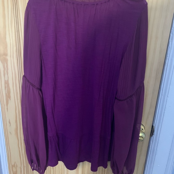 WHITE HOUSE BLACK MARKET peasant style blouse. - Picture 3 of 3